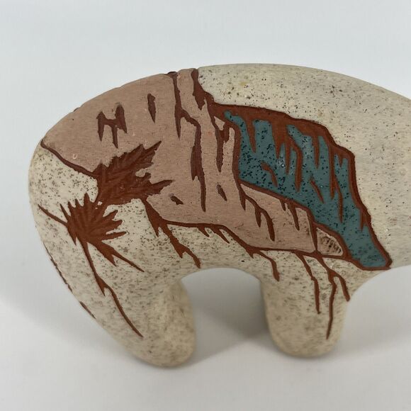 NATIVE AMERICAN HAND-ETCHED/PAINTED BEAR SCULPTURE SIGNED - Picture 5 of 13